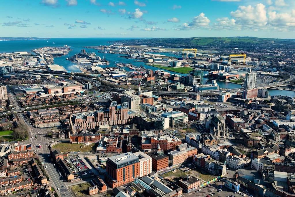 Elegant Belfast City Centre Apt Walk Everywhere Exterior photo